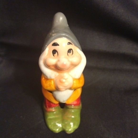 VINTAGE Disney's Snow White and the seven dwarfs bashful ceramic figurine Japan - Picture 1 of 8